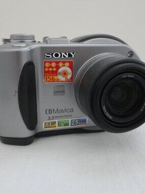 SONY MAVICA MVC-CD300 3.3MP Digital Camera  6x Digital Zoom & Lowepro Carry Case